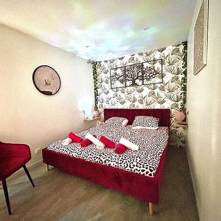 La Foret Enchantee, Centre Ville Pont-Sur-Yonne Bagian luar foto